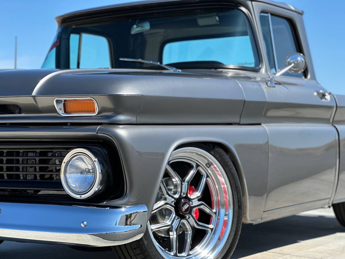 
								1963 Chevy C10 Resto Mod full									