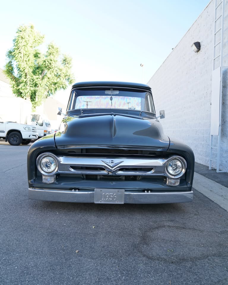 
								1956 Ford F-100 big window full									