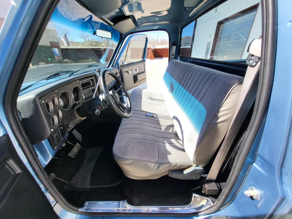 
								1984 Chevrolet C10 short bed full									