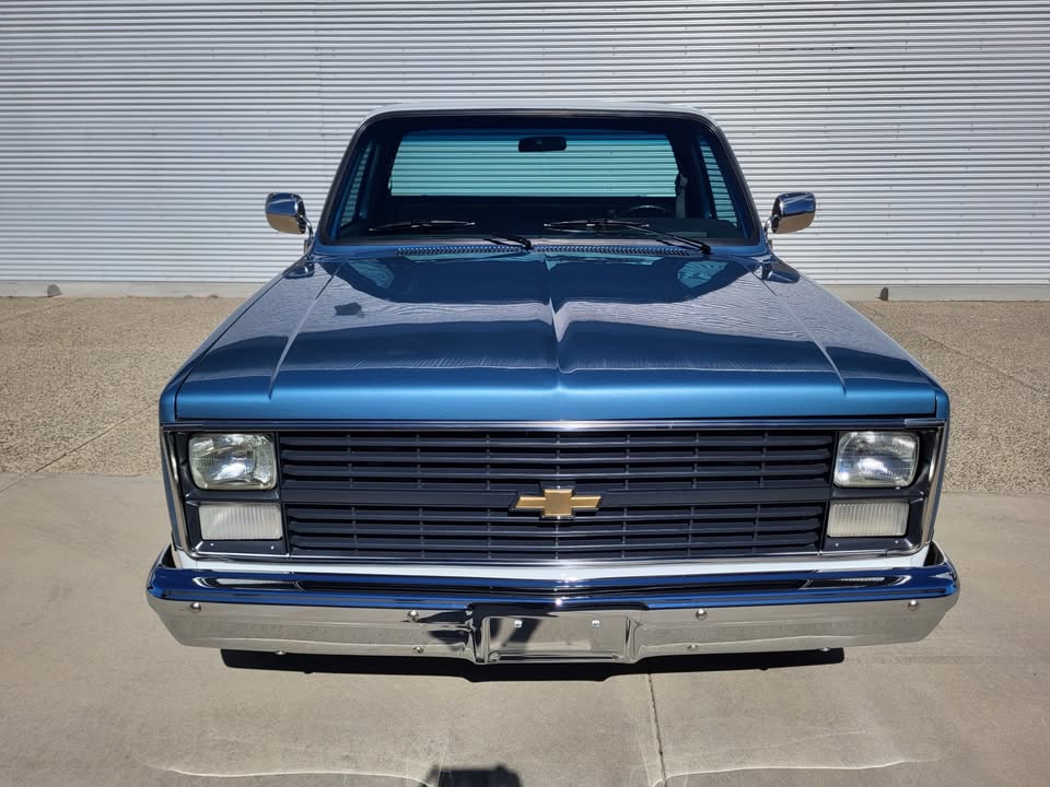 
								1984 Chevrolet C10 short bed full									
