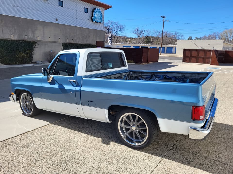 
								1984 Chevrolet C10 short bed full									