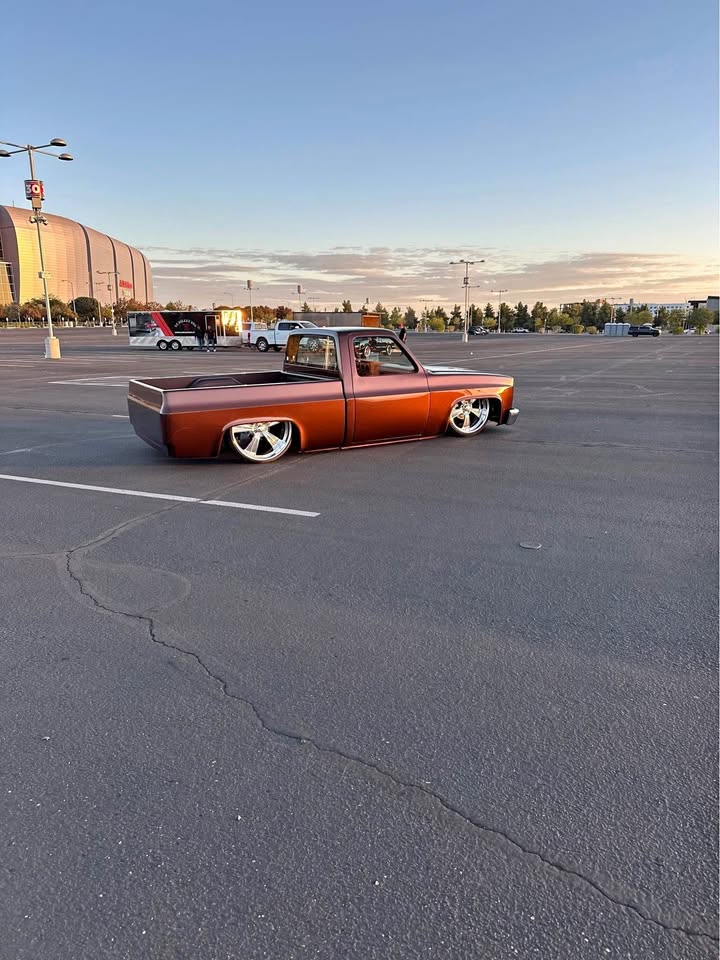 
								1985 Chevrolet 1500 regular cab short bed full									