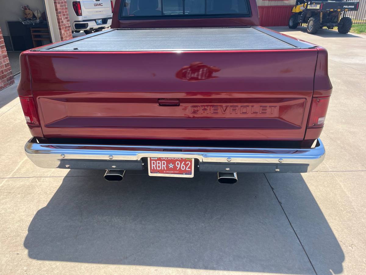 
								1985 Chevrolet C10 full									