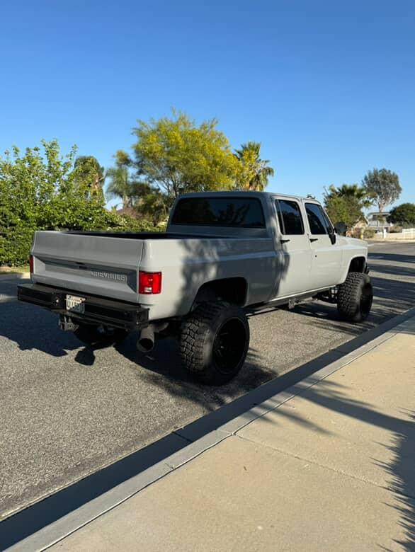 
								1984 chevy squarebody crewcab full									