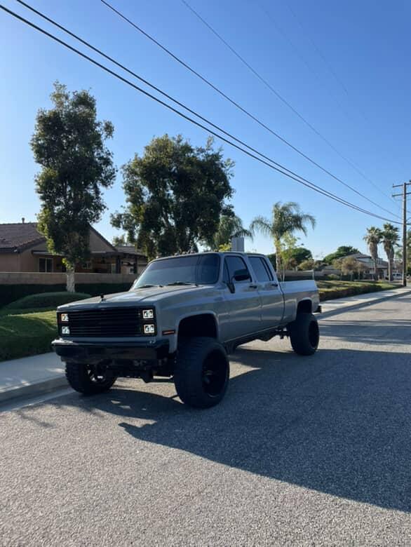
								1984 chevy squarebody crewcab full									