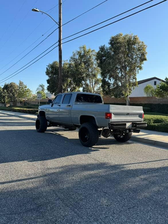 
								1984 chevy squarebody crewcab full									