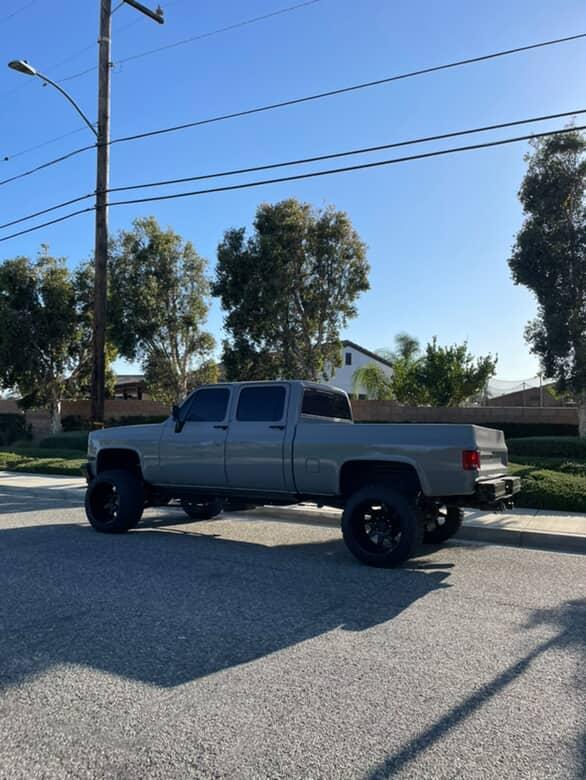 
								1984 chevy squarebody crewcab full									