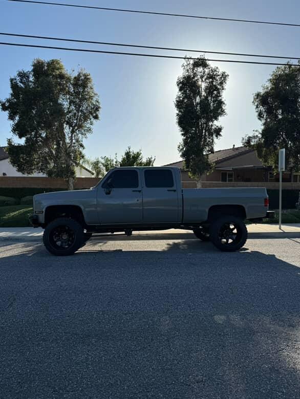 
								1984 chevy squarebody crewcab full									