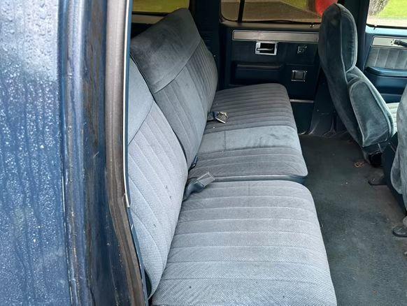 
								1985 Chevy suburban full									