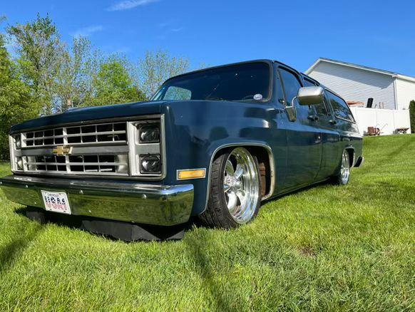 
								1985 Chevy suburban full									