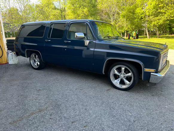 
								1985 Chevy suburban full									