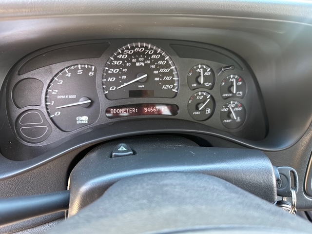 
								2004 Silverado 1500 5 SPEED V8 full									