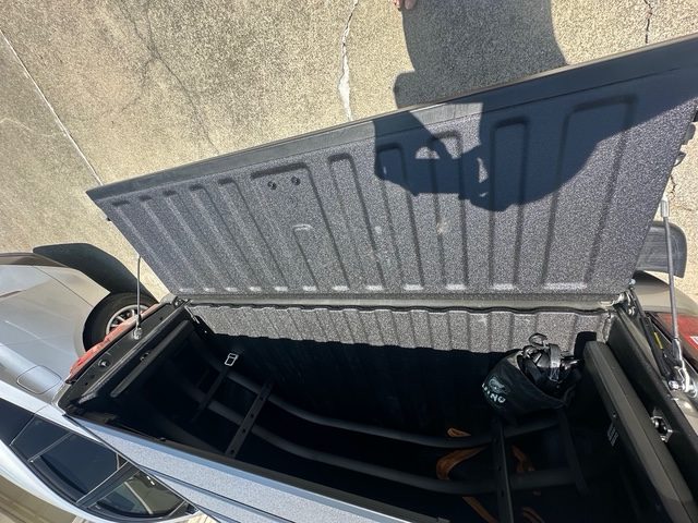 
								2004 Silverado 1500 5 SPEED V8 full									