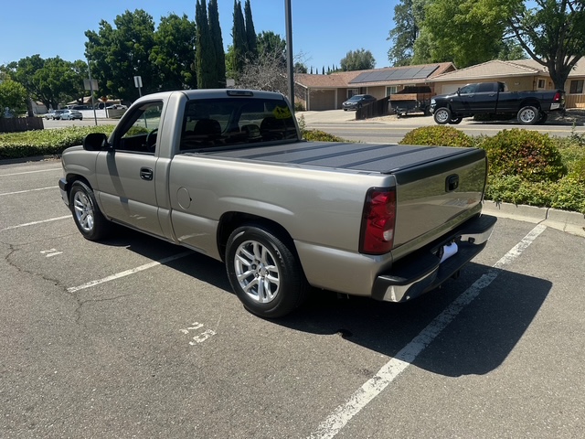 
								2004 Silverado 1500 5 SPEED V8 full									