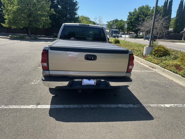 
								2004 Silverado 1500 5 SPEED V8 full									