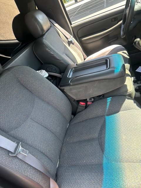 
								2004 Silverado 1500 5 SPEED V8 full									