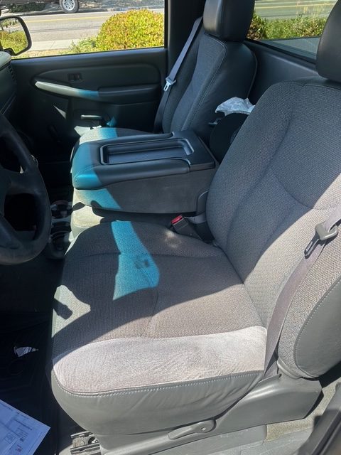 
								2004 Silverado 1500 5 SPEED V8 full									