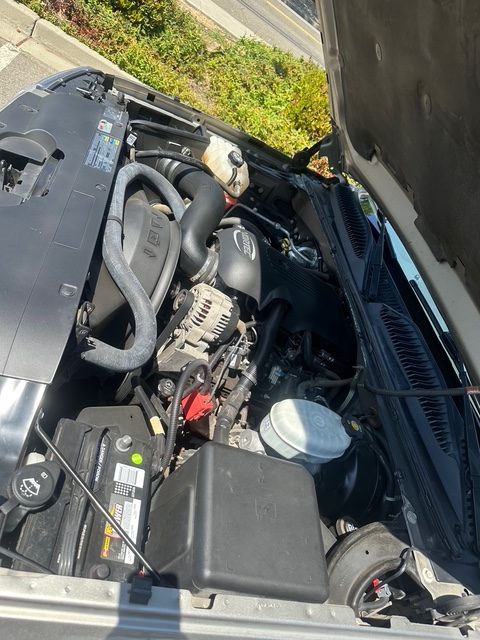 
								2004 Silverado 1500 5 SPEED V8 full									